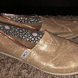 Sparkly gold TOMS